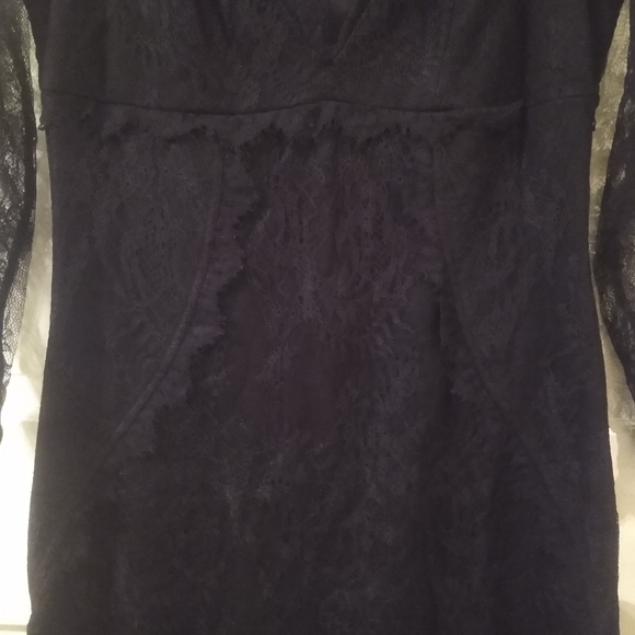 SOLD - La Femme en noir large La Dentelle dress - Picture 4 of 9